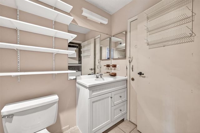 10855 Meadowglen Lane 722, Houston, TX 77042