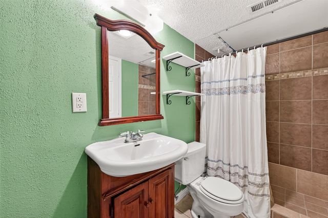 10855 Meadowglen Lane 722, Houston, TX 77042