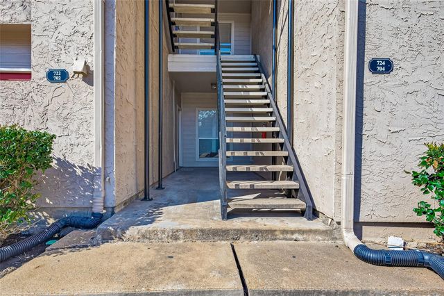 10855 Meadowglen Lane 722, Houston, TX 77042