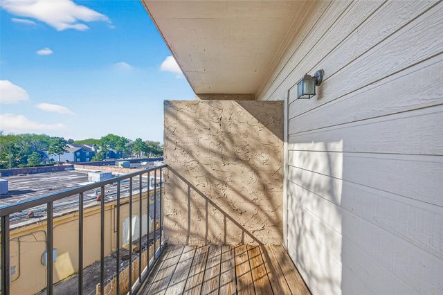 10855 Meadowglen Lane 722, Houston, TX 77042