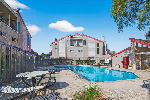 10855 Meadowglen Lane 722, Houston, TX 77042