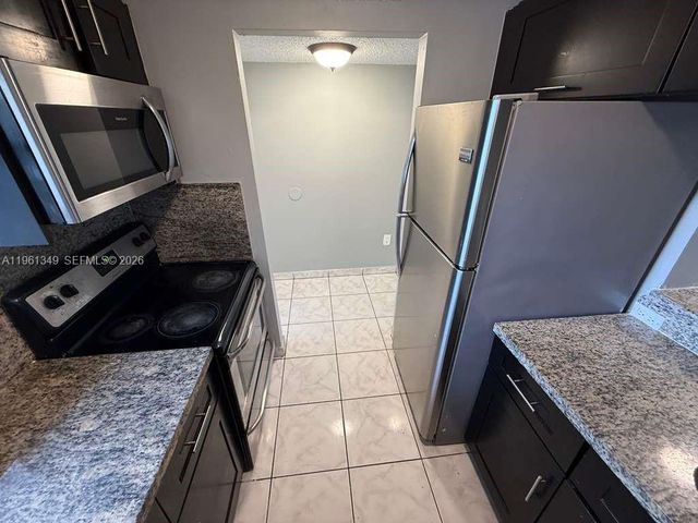 2721 NW 23rd Ct 4, Miami, FL 33142