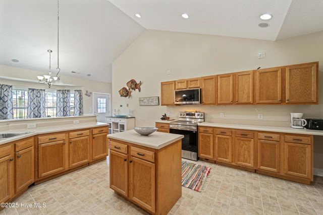 825 Nine Mile Road, Richlands, NC 28574