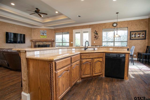 5200 Bayshore Dr., Athens, TX 75752