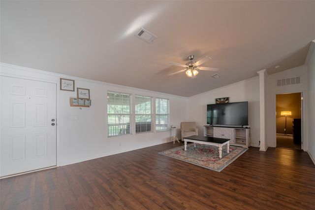 5526 State Highway 90, Madisonville, TX 77864