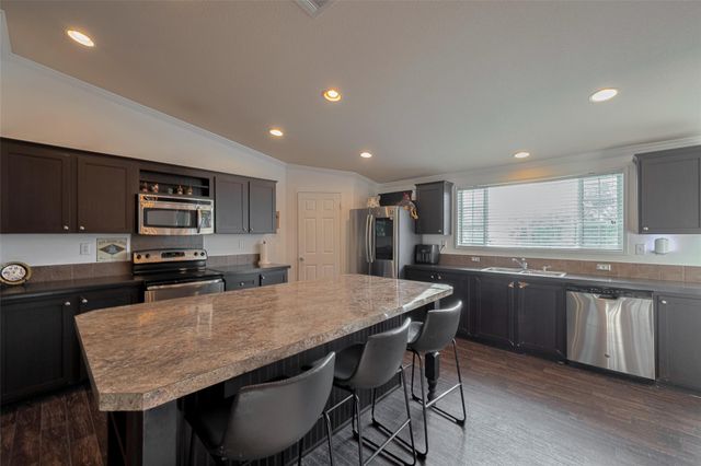 5526 State Highway 90, Madisonville, TX 77864