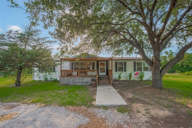 5526 State Highway 90, Madisonville, TX 77864