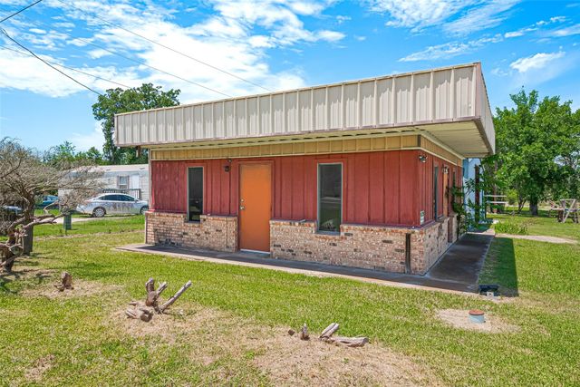 5526 State Highway 90, Madisonville, TX 77864