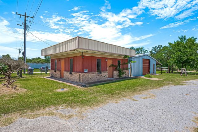 5526 State Highway 90, Madisonville, TX 77864