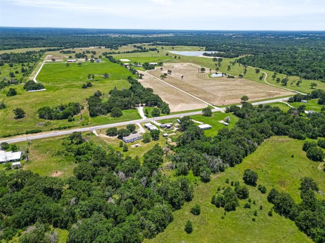 5526 State Highway 90, Madisonville, TX 77864