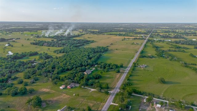 5526 State Highway 90, Madisonville, TX 77864