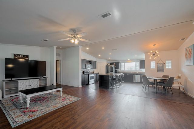 5526 State Highway 90, Madisonville, TX 77864