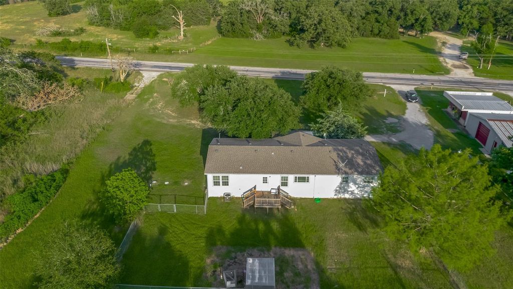 5526 State Highway 90, Madisonville, TX 77864