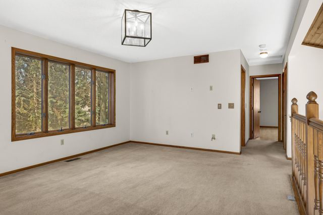 1182 Limestone Drive S, Shakopee, MN 55379