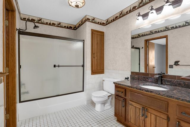 1182 Limestone Drive S, Shakopee, MN 55379