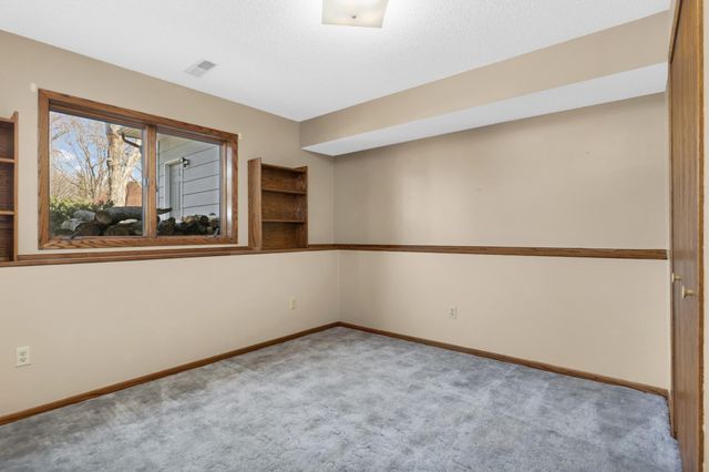 1182 Limestone Drive S, Shakopee, MN 55379