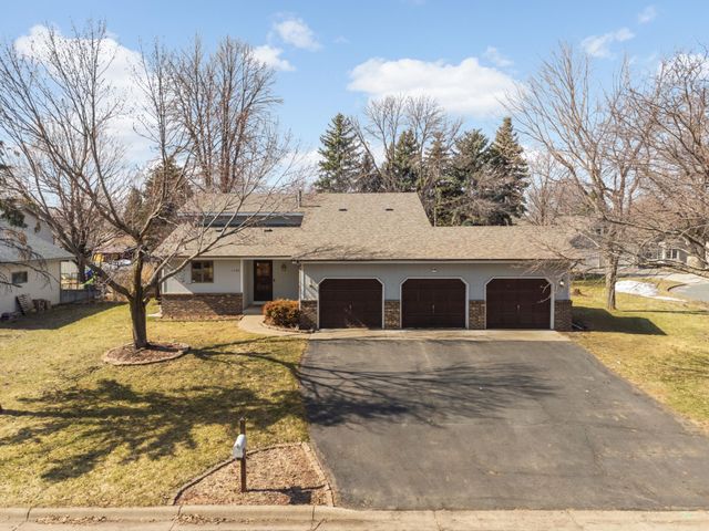1182 Limestone Drive S, Shakopee, MN 55379