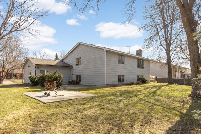 1182 Limestone Drive S, Shakopee, MN 55379