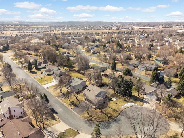 1182 Limestone Drive S, Shakopee, MN 55379