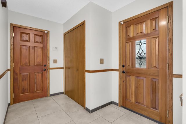 1182 Limestone Drive S, Shakopee, MN 55379