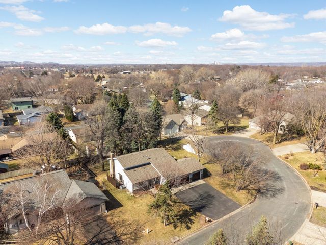 1182 Limestone Drive S, Shakopee, MN 55379