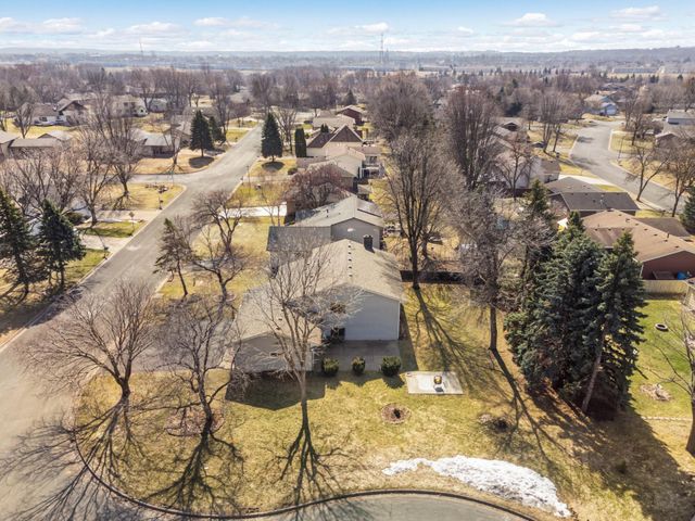1182 Limestone Drive S, Shakopee, MN 55379