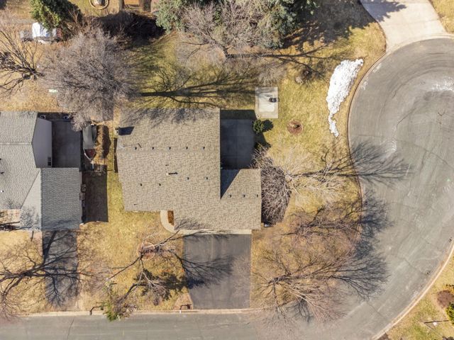 1182 Limestone Drive S, Shakopee, MN 55379