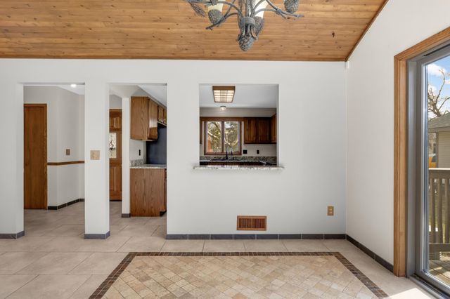 1182 Limestone Drive S, Shakopee, MN 55379