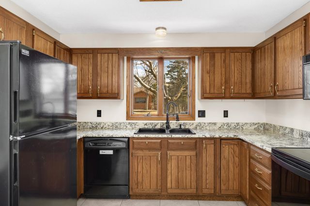 1182 Limestone Drive S, Shakopee, MN 55379