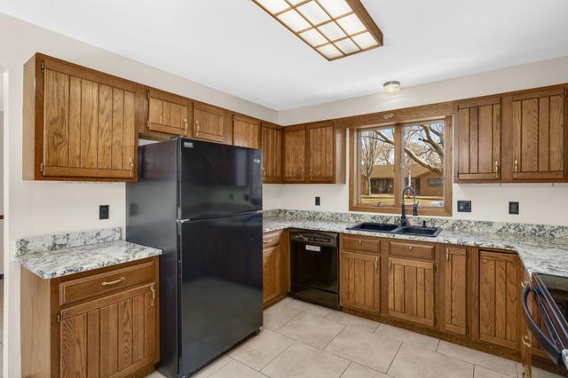 1182 Limestone Drive S, Shakopee, MN 55379