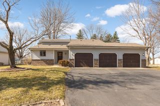 1182 Limestone Drive S, Shakopee, MN 55379