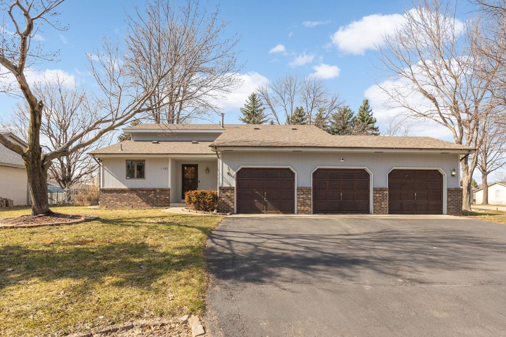 1182 Limestone Drive S, Shakopee, MN 55379