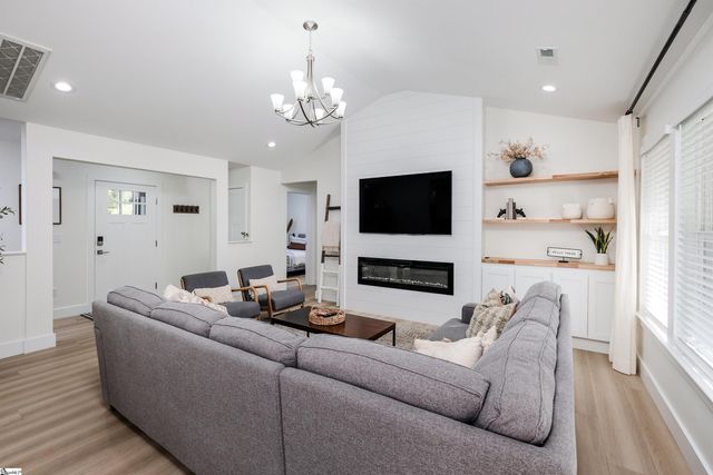 202 Eastberrys Creek Road, Duncan, SC 29334