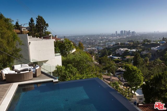 8780 Hollywood Boulevard, Los Angeles, CA 90069