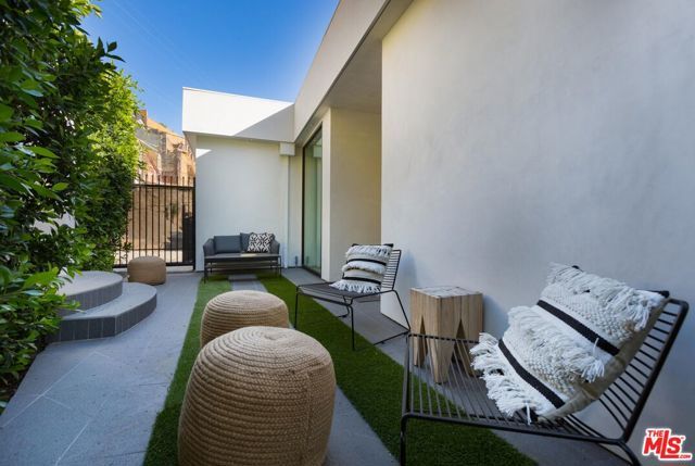 8780 Hollywood Boulevard, Los Angeles, CA 90069