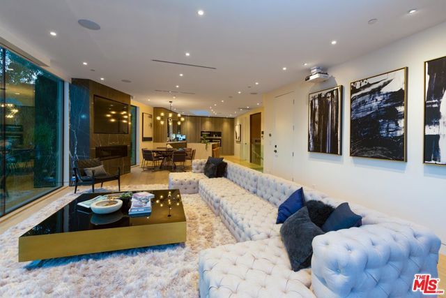 8780 Hollywood Boulevard, Los Angeles, CA 90069