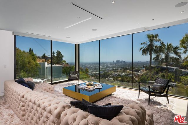 8780 Hollywood Boulevard, Los Angeles, CA 90069