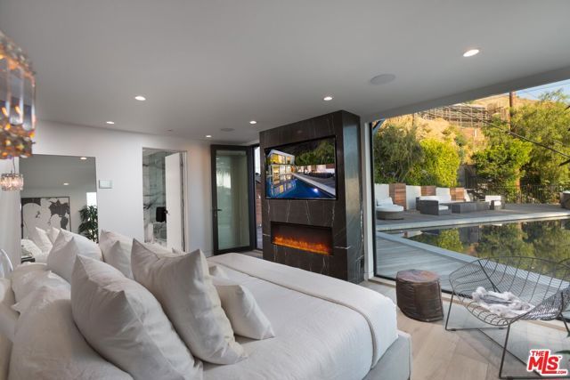 8780 Hollywood Boulevard, Los Angeles, CA 90069