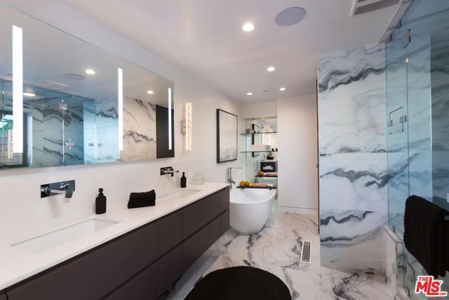 8780 Hollywood Boulevard, Los Angeles, CA 90069