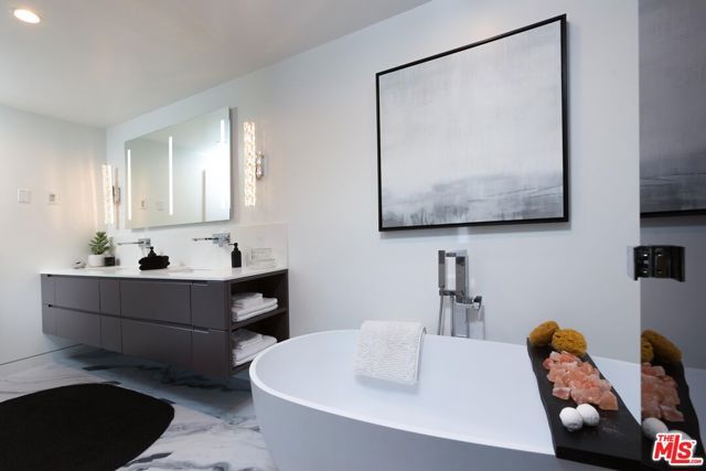 8780 Hollywood Boulevard, Los Angeles, CA 90069