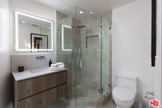8780 Hollywood Boulevard, Los Angeles, CA 90069