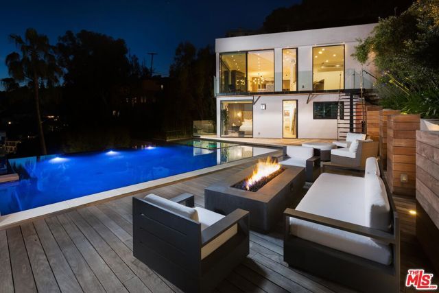 8780 Hollywood Boulevard, Los Angeles, CA 90069