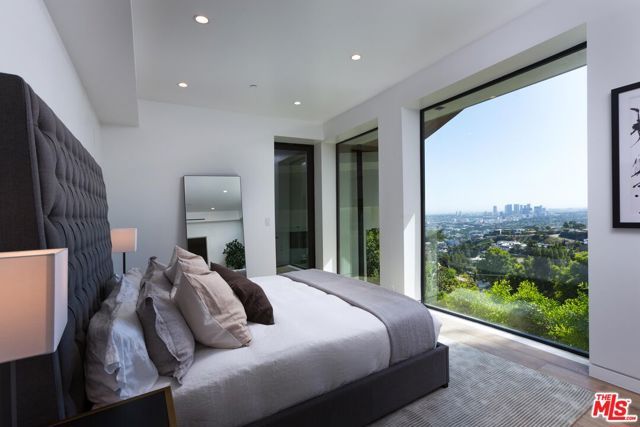 8780 Hollywood Boulevard, Los Angeles, CA 90069