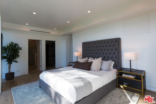 8780 Hollywood Boulevard, Los Angeles, CA 90069