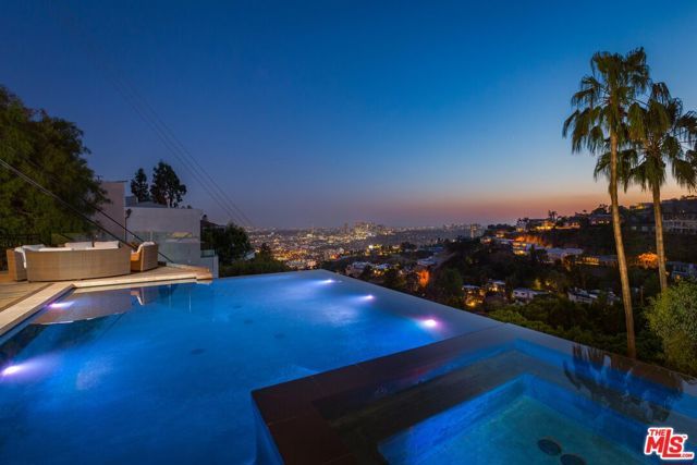 8780 Hollywood Boulevard, Los Angeles, CA 90069