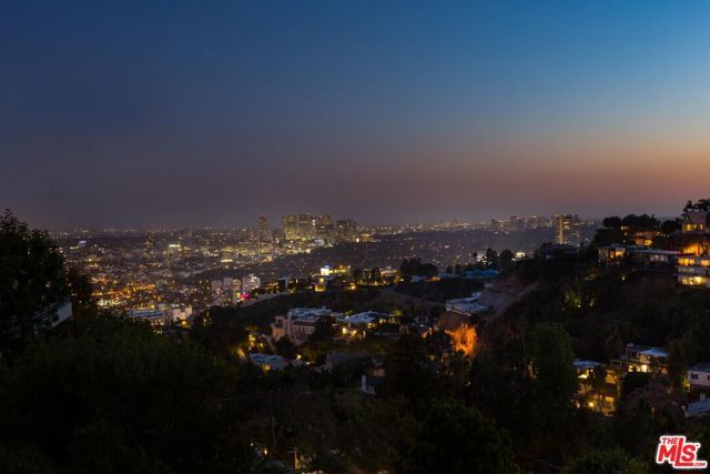 8780 Hollywood Boulevard, Los Angeles, CA 90069