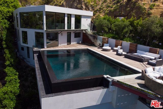 8780 Hollywood Boulevard, Los Angeles, CA 90069