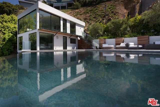 8780 Hollywood Boulevard, Los Angeles, CA 90069