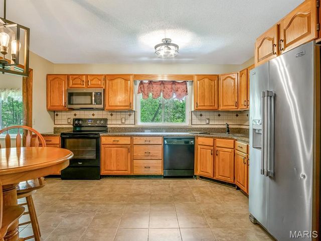 866 Meadowview Lane, Columbia, IL 62236