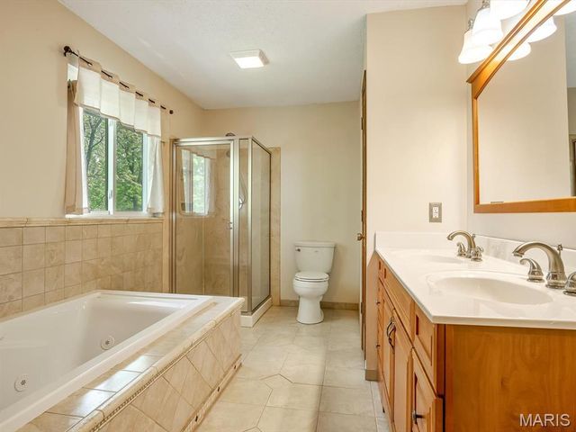 866 Meadowview Lane, Columbia, IL 62236